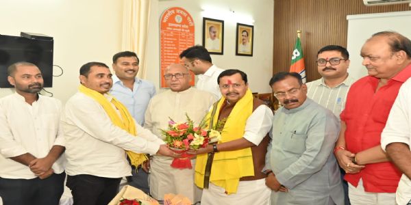 झारखंड दौरे पर पहुंचे भाजपा अध्यक्ष नितिन नवीन से राजग नेताओं ने की मुलाकात, दीं शुभकामनाएं
