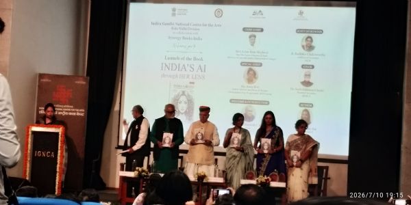 महिलाओं की नज़र से एआई की नई तस्वीर : आईजीएनसीए में 'इंडिया'ज एआई थ्रू हर लेंस' पुस्तक का लोकार्पण