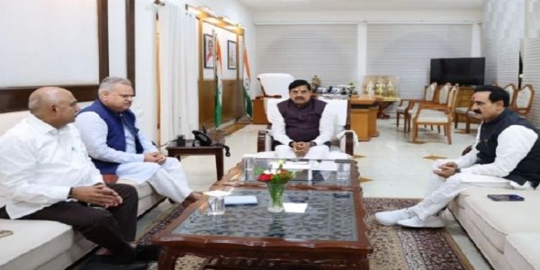 मप्रः दतिया में उग्र प्रदर्शन के बीच भोपाल पहुंचे नरोत्तम मिश्रा, सीएम हाउस से खाली हाथ लौटना पड़ा