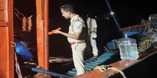 पश्चिम बंगाल में समुद्र में लापता ट्रॉलर बरामद, नौ मछुआरों के शव मिले, छह की तलाश जारी