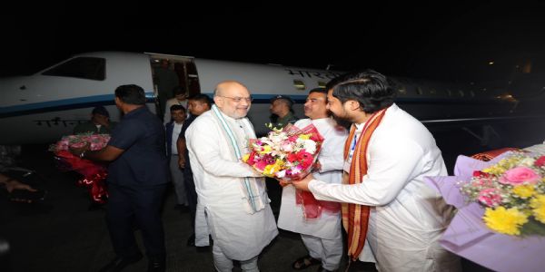 पश्चिम बंगाल के तीन दिवसीय दौरे पर सिलीगुड़ी पहुंचे अमित शाह, मुख्यमंत्री ने किया स्वागत