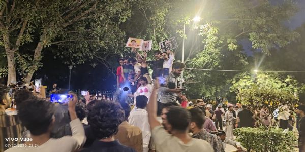 जंतर-मंतर पर रात को फिर हिंसा, दिल्ली पुलिस का दावा-प्रदर्शनकारी खुखरी लहराते दिखे