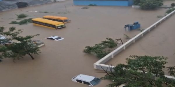 गुजरात में मूसलाधार बारिश से जनजीवन अस्त-व्यस्त, मुख्यमंत्री भूपेंद्र पटेल ने अमित शाह से की बात