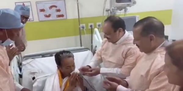 (लीड) सरकार के लिखित आश्वासन पर 26 दिनों बाद सोनम वांगचुक ने तोड़ा अनशन