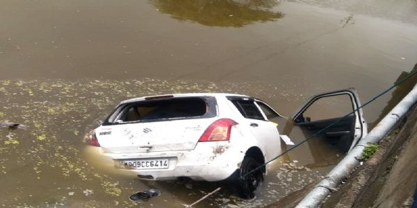 मप्र के राजगढ़ जिले में कार डैम में गिरी, चार की मौत