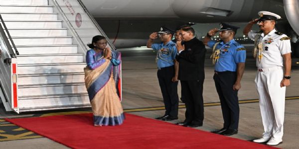 राष्ट्रपति यूरोप के तीन देशों की यात्रा कर स्वदेश लौटीं