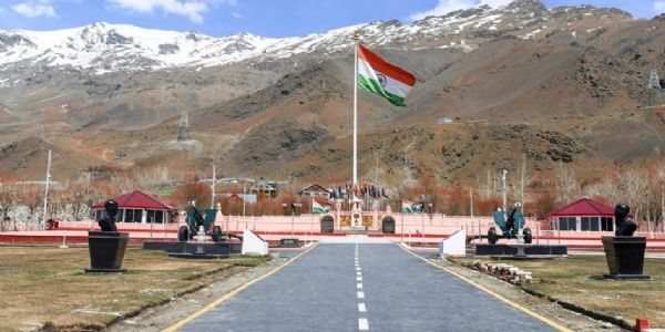 राष्ट्रपति मुर्मु, उपराष्ट्रपति राधाकृष्णन, प्रधानमंत्री मोदी, अमित शाह, सिन्हा ने अर्पित की कारगिल विजय दिवस पर वीर योद्धाओं को श्रद्धांजलि