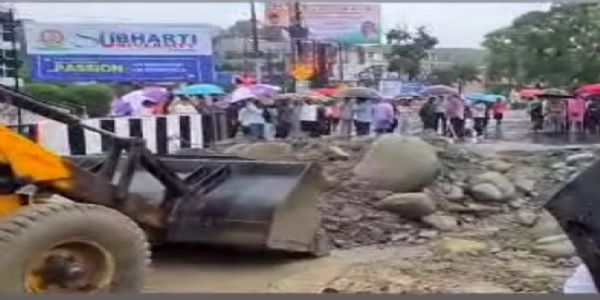 उत्तराखंड में मूसलाधार बारिश, चारधाम यात्रा पर दो दिन के लिए रोक, अगले 48 घंटे भारी, मालदेवता में 233 मिमी वर्षा