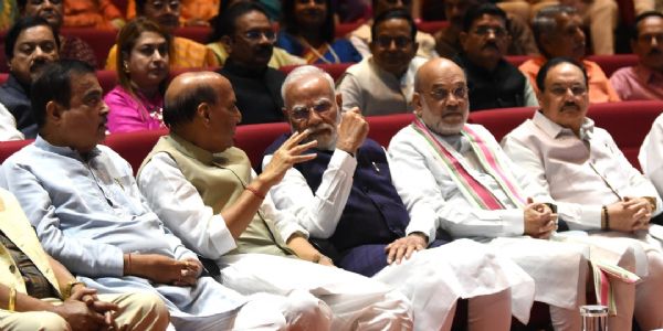 राजग की 'मंगल मिलन' बैठक में संसदीय रणनीति पर मंथन, पीयूष गोयल और लल्लन सिंह ने दिया प्रेजेंटेशन