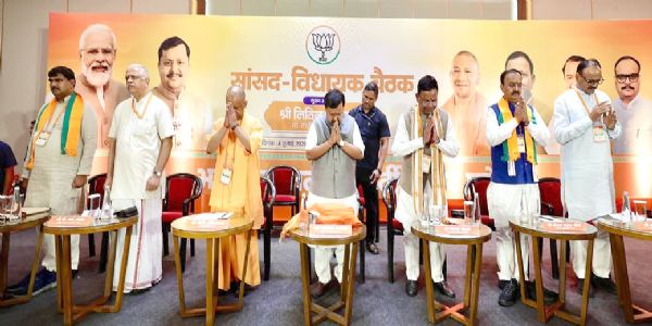 गांवों में प्रवास कर सरकार के कार्यों को जनता तक पहुंचाएं : नितिन नवीन
