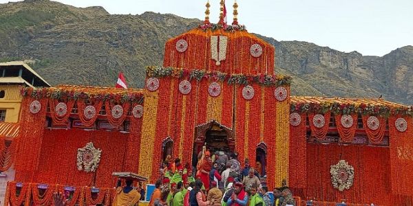 बदरीनाथ चढ़ावा प्रकरण : निजी सहायक निलंबित, शासन ने भी बनाई उच्चस्तरीय जांच समिति