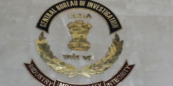 सीबीआई ने रेलवे के वरिष्ठ अनुभाग अभियंता को 15 लाख रुपये रिश्वत लेते रंगे हाथों पकड़ा