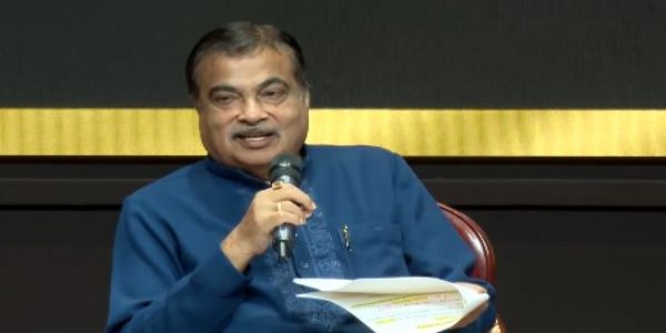 गडकरी ने मानकर ट्रस्ट के संदर्भ में कही थी ‘जिम्मेदारी नई पीढ़ी को सौंपने’ वाली बात
