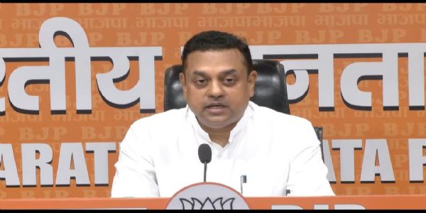 संसद में हंगामे पर भाजपा का कांग्रेस पर वार, कहा- दोहरा रवैया अपना रहा विपक्ष