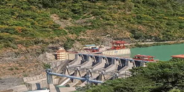उत्तराखंड में बारिश की मार सड़कों पर, गंगोत्री-यमुनोत्री हाइवे और बद्रीनाथ मार्ग बाधित,टोंस नदी में जलस्तर बढ़ने की चेतावनी