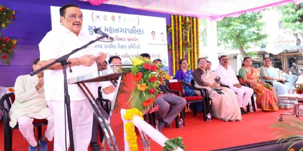 सुरत में 34.13 करोड़ रुपये के विकास कार्यों का लोकार्पण और भूमिपूजन, सी.आर. पाटील ने अभिभावकों से कहा- बच्चों को मोबाइल से दूर रखें