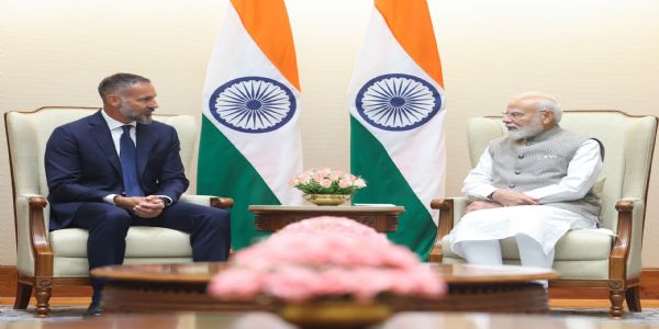 प्रिंस रहीम आगा खान पंचम ने प्रधानमंत्री मोदी से की मुलाकात, भारत-एकेडीएन सहयोग बढ़ाने पर चर्चा