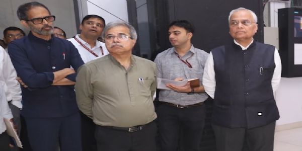 सीआरबी एवं सीईओ ने डीएफसीसीआईएल कार्यालय का दौरा किया, वॉर रूम और इलेक्ट्रॉनिक इंटरलॉकिंग ट्रेनिंग सेटअप का उद्घाटन