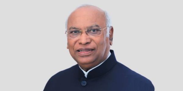 यूपीआई से 5 हजार के लेनदेन पर 25 और 10 हजार पर 50 रुपये शुल्क की खबर कितनी सच, जवाब दे सरकार : खरगे