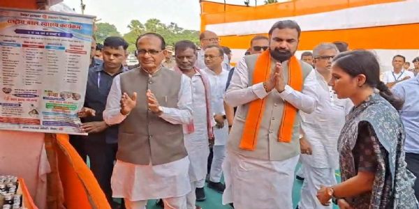 (अपडेट) केंद्रीय मंत्री शिवराज सिंह चौहान और सम्राट चौधरी ने किया हवाई सर्वेक्षण, हरसंभव मदद का दिया भरोसा