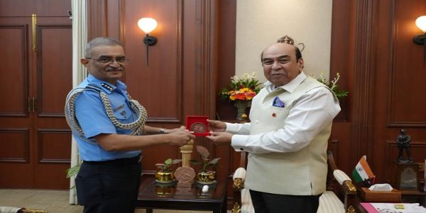 एयर मार्शल तरुण चौधरी ने राज्यपाल अता हसनैन से की मुलाकात, बिहटा हवाई अड्डे के संयुक्त उपयोग पर चर्चा