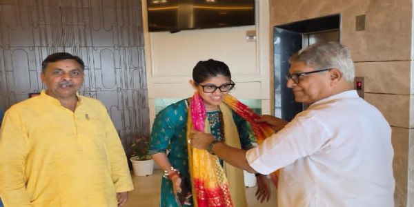 फिल्म हनुमान अंश की सह-निर्माता अनुप्रिया नागर ने किए रामलला के दर्शन