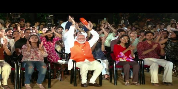 दीनदयाल जयंती पर भजन क्लबिंग में शामिल हुए पीएम मोदी