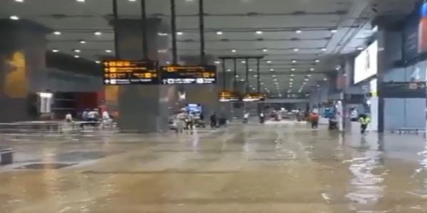 दिल्ली-एनसीआर में तेज बारिश के बीच 9 उड़ानें डायवर्ट, 400 से ज्यादा उड़ानों में देरी